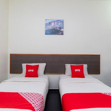 Oyo 44095 Bluewater Hotel Mersing Exterior photo